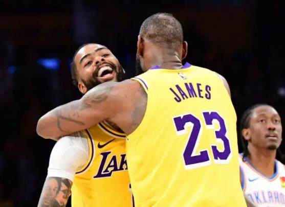 半岛体育-14战10胜！湖人三叉戟再逞威：拉塞尔终成詹眉绝配