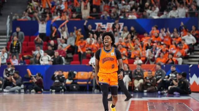 半岛体育APP-客场挑战深圳队，上海大鲨鱼冲击十连胜！