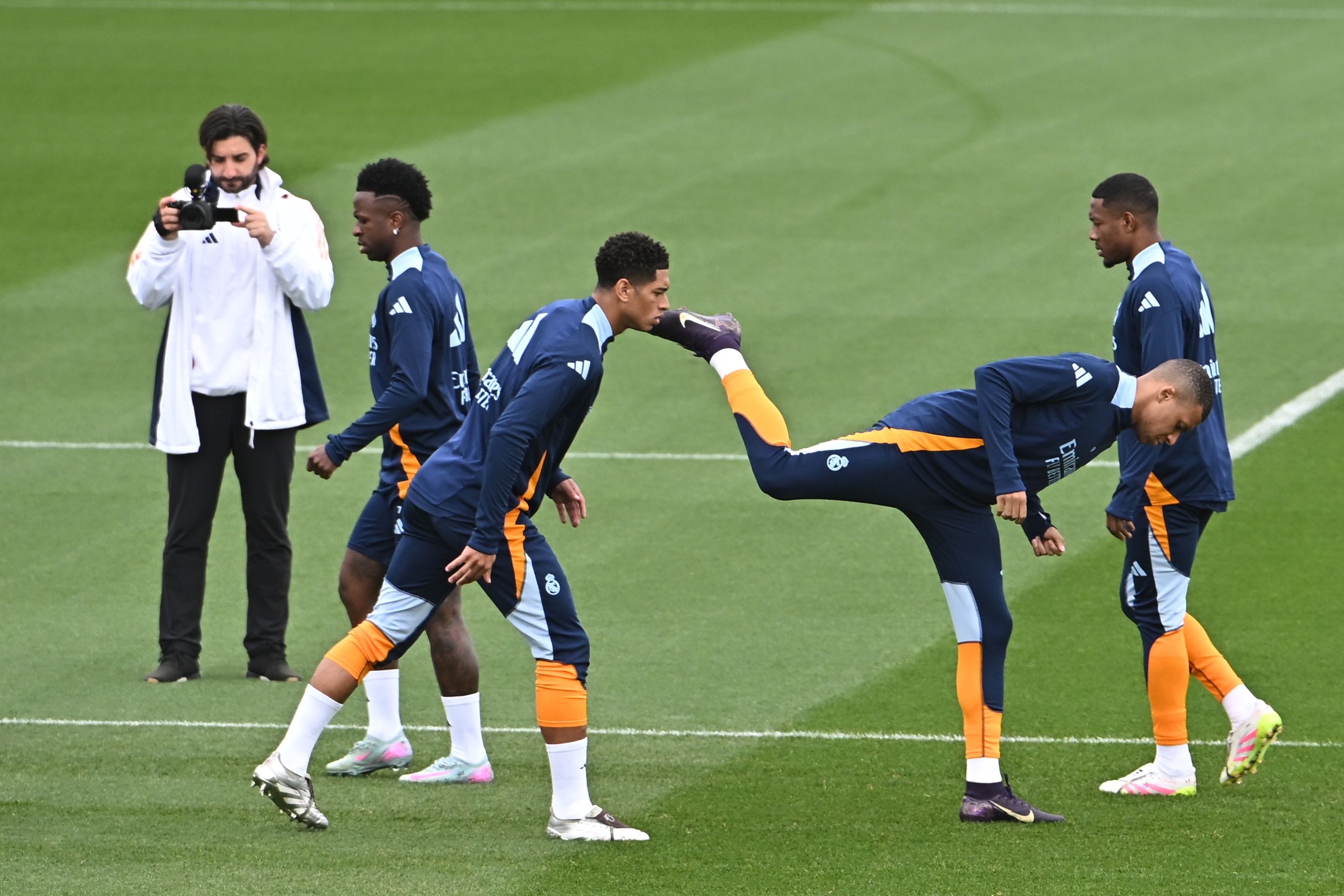 半岛体育官网-西媒：贝林和姆巴佩分别在伦敦和巴黎接受治疗，周四周五回马德里