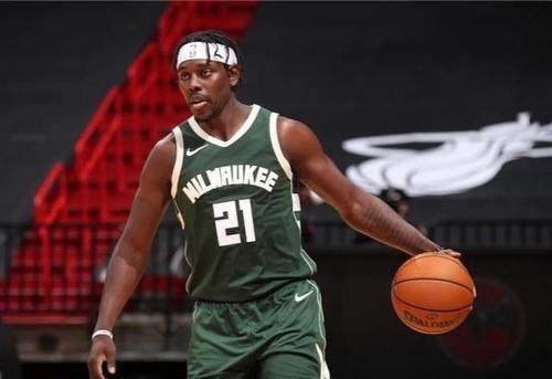 半岛体育官网-【人物】从1比4到2比0 霍勒迪促使雄鹿完成蜕变