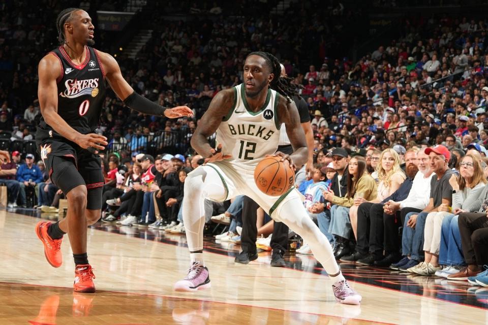 半岛体育APP-无缘直通季后赛！马克西21分76人横扫雄鹿 附加赛将战魔术