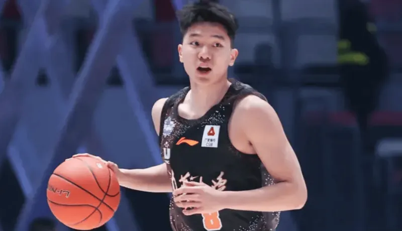 半岛体育娱乐-隰泰诚&amp;amp;石奎两位大学生球员入选男篮短训营名单，均来自清华